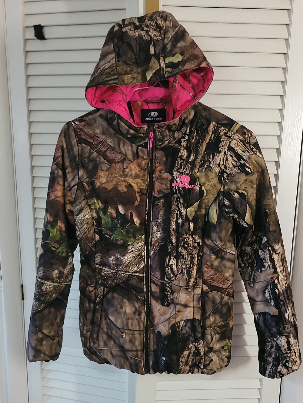 Womens Mossy Oak Woodland Camo Winter Jacket with Pink Hood Lining.